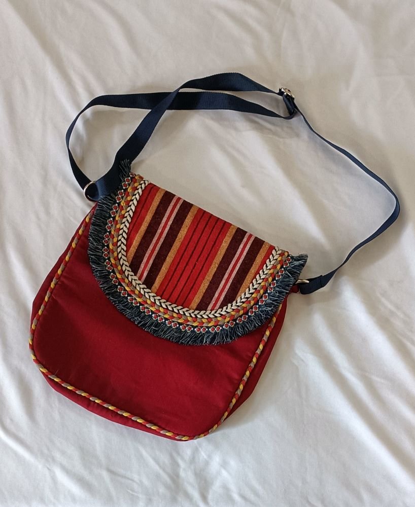Multicolor Stylish Handmade Designer Jute And Dari Cotton Sling Bag at Rs  275 in New Delhi